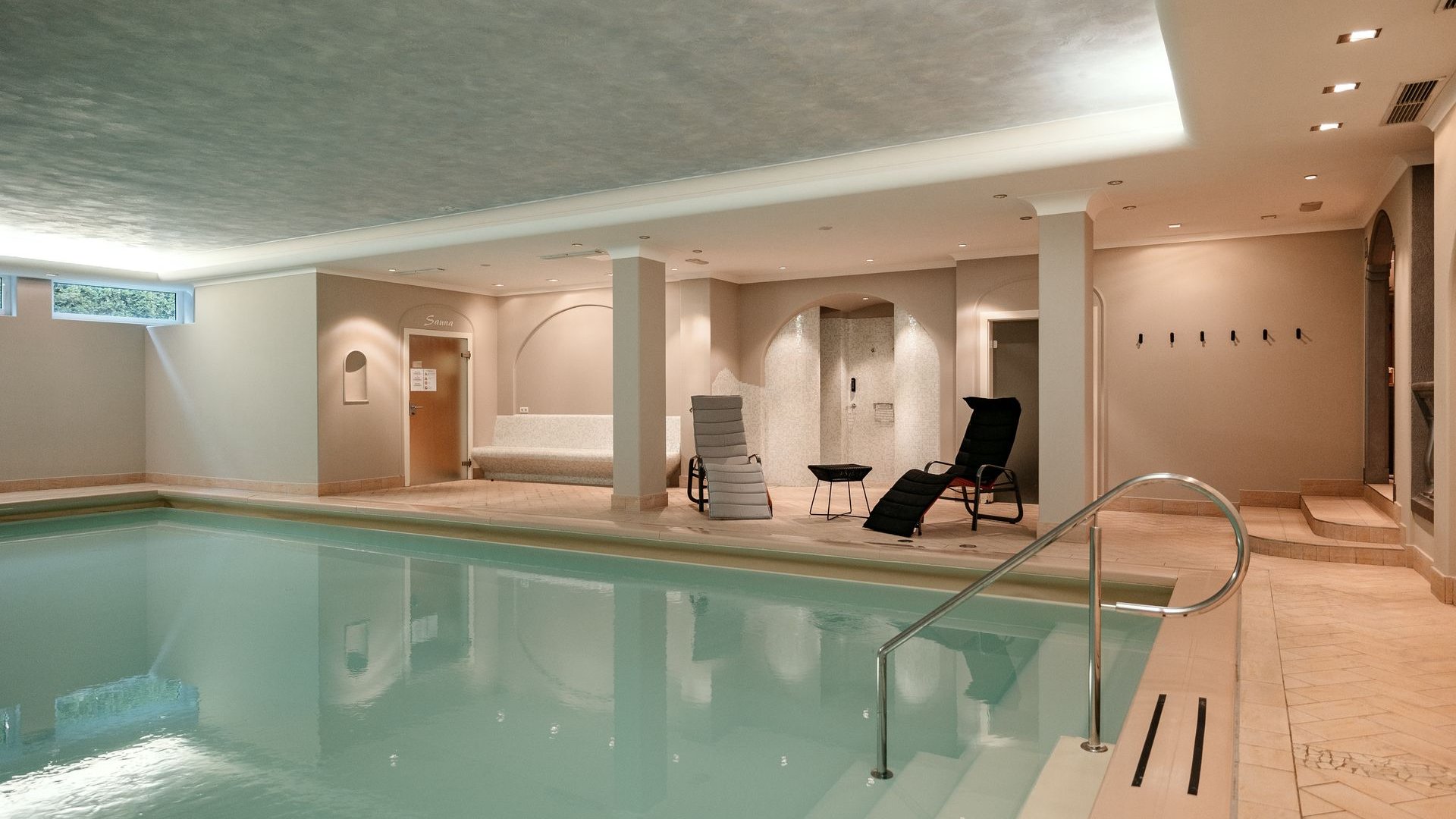 South Tyrol hotel with pool (3 stars): right here! Indoor pool area with lounge chairs and sauna door